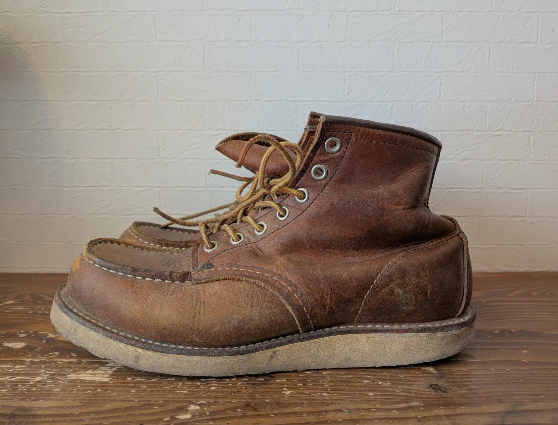 レッドウィング8876✖Vibram100ソールでタフなカスタムスタイルへ